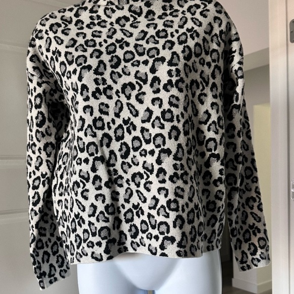 Leopard Print Sweater - Picture 2 of 4